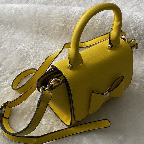 Cute Yellow BOLSA Handbag with Big Bow - Picture 2 of 14